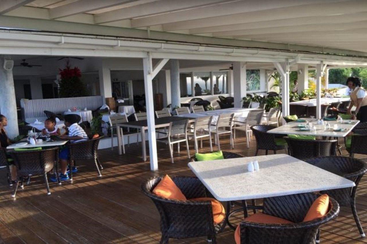 Trade Winds Hotel Dickenson Bay Exteriör bild