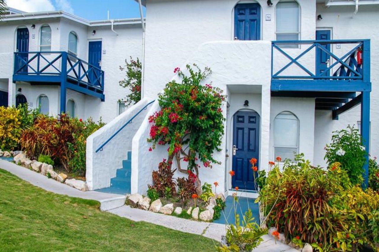 Trade Winds Hotel Dickenson Bay Exteriör bild