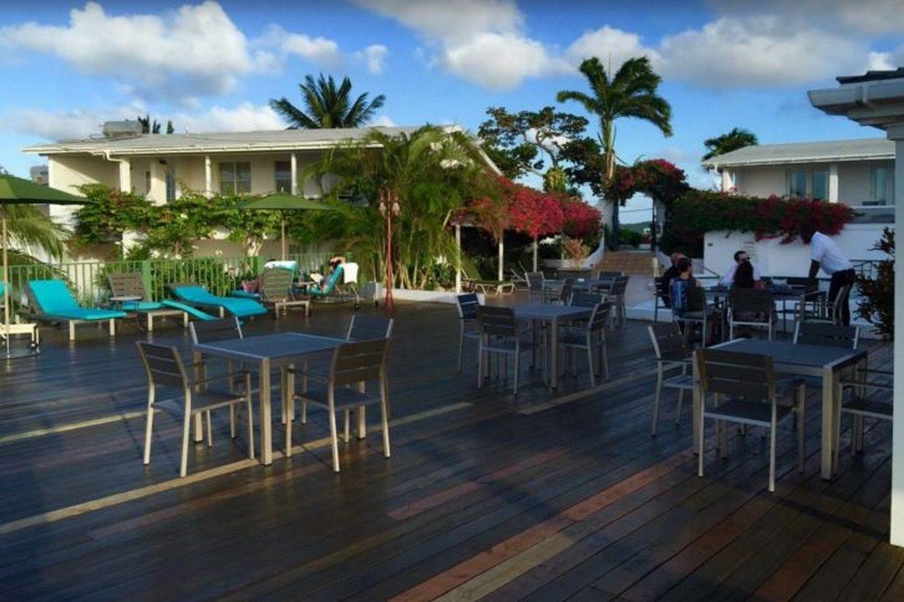 Trade Winds Hotel Dickenson Bay Exteriör bild