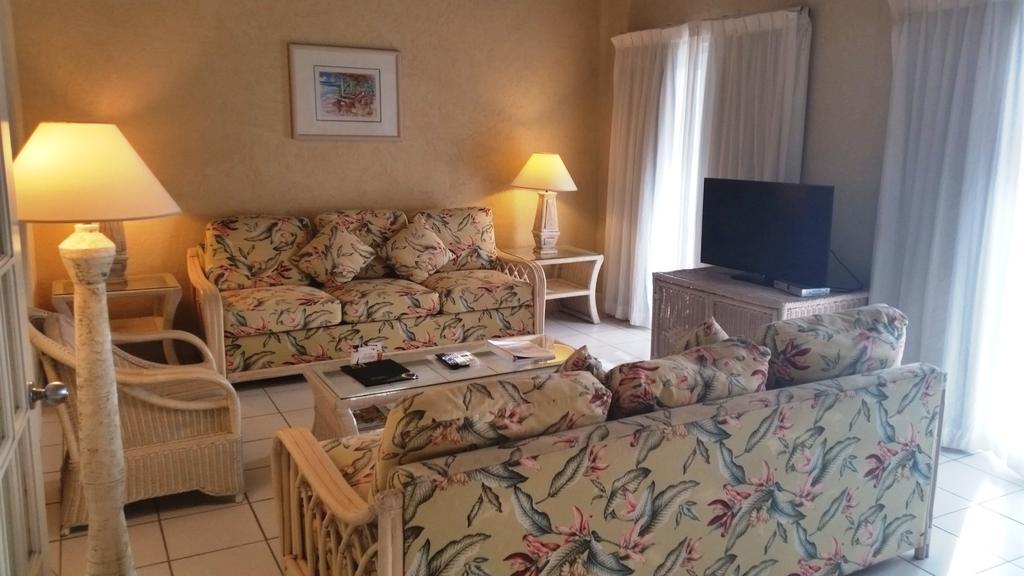 Trade Winds Hotel Dickenson Bay Exteriör bild